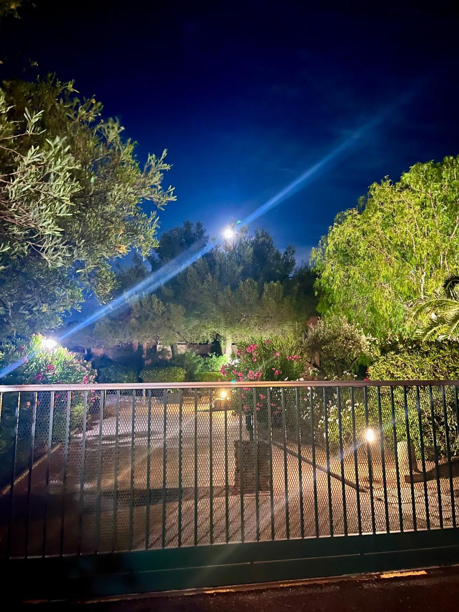 Apartamento Private Garden In Center Of Saint Tropez Exterior foto